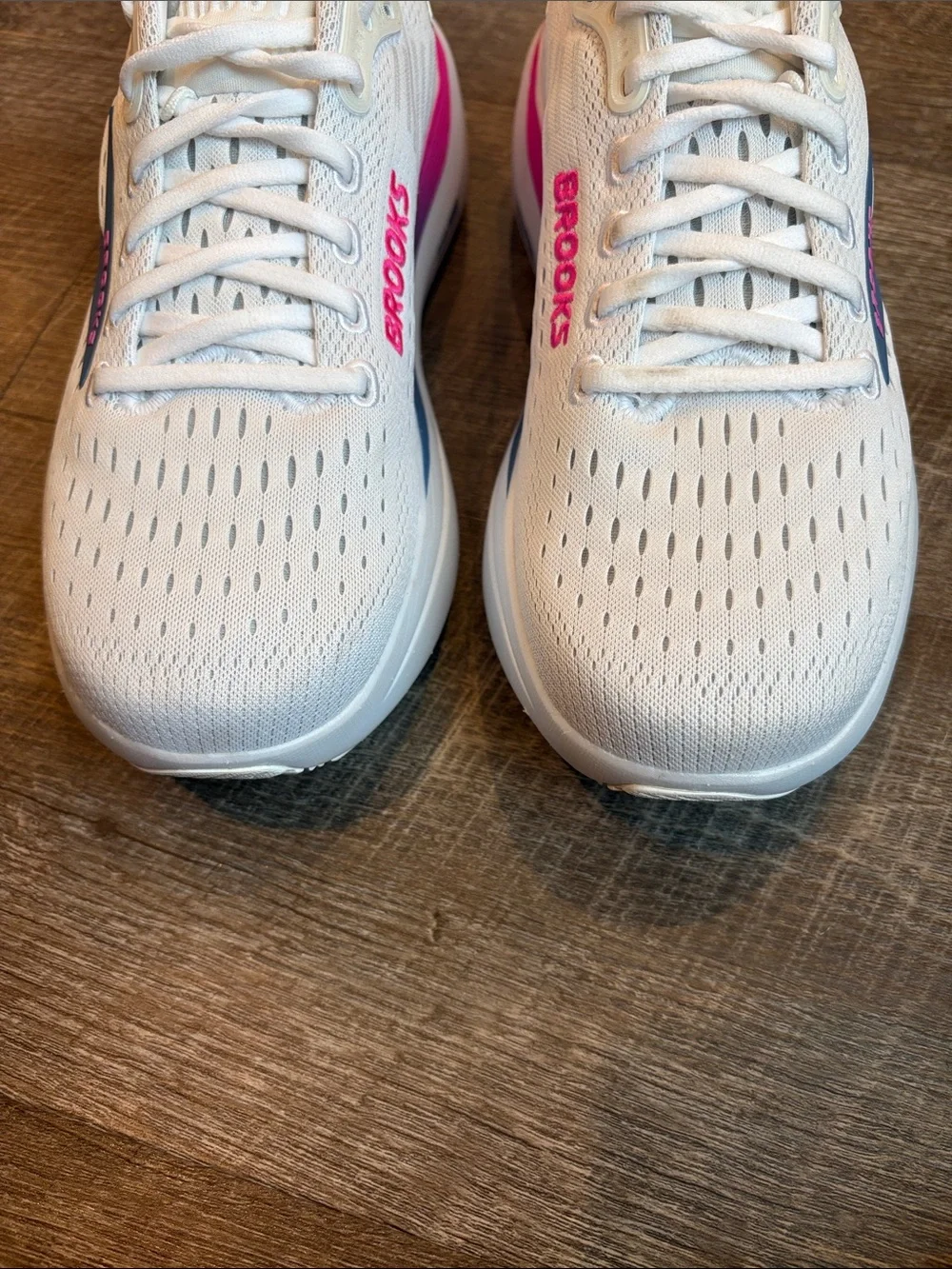 Brooks Ghost Max 3 Running Shoes Women’s 8 White/Moonlight/Pink